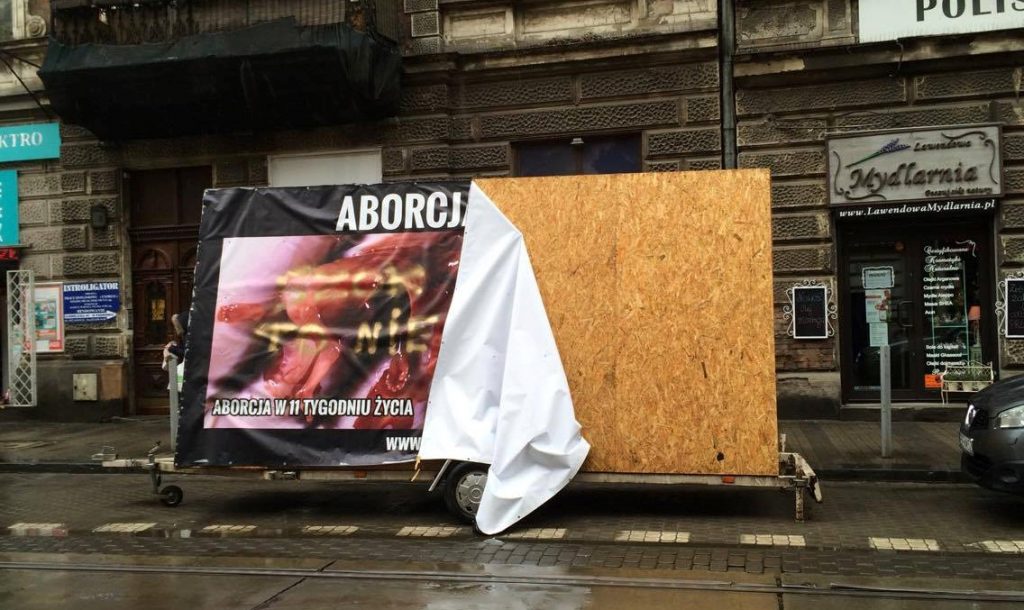 Zniszczony plakat w Krakowie