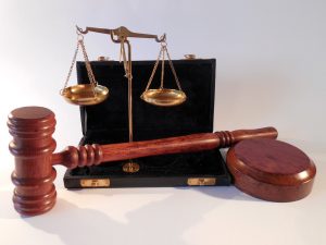 ochroniarz utrudniający zbieranie podpisów
