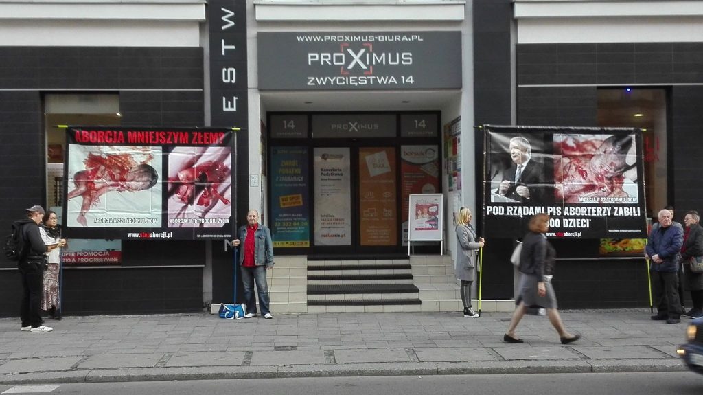przeciw bierności partii rządzącej