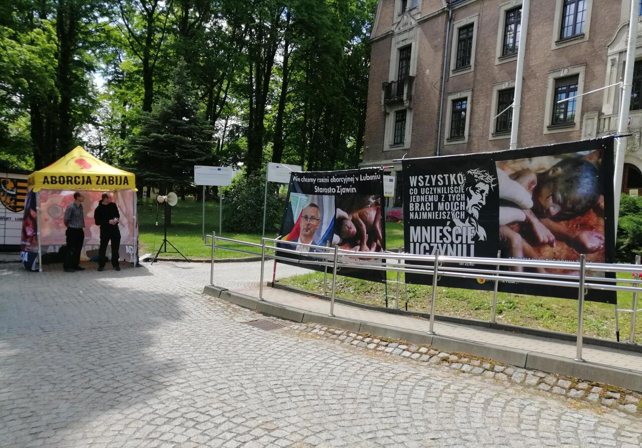 Protest w Lubaniu. Dzieci w niebezpieczeństwie