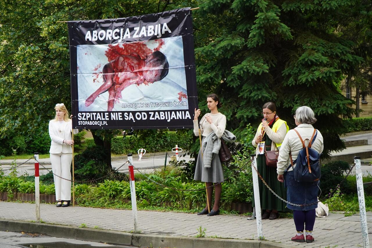 Aborcja jako kult szatana